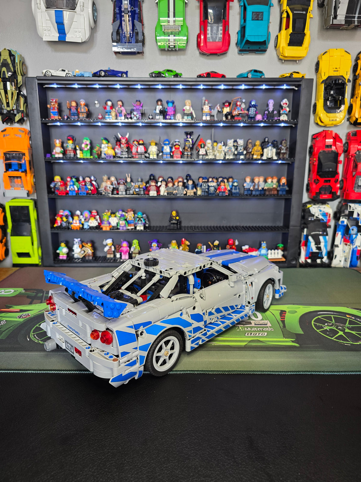 Front three-quarter view of the LEGO Nissan Skyline