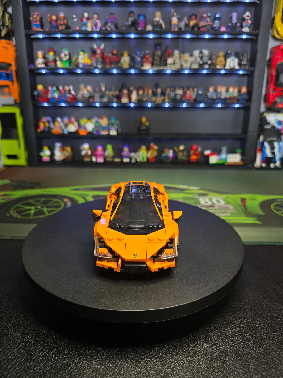Rear view of the orange LEGO Revuelto