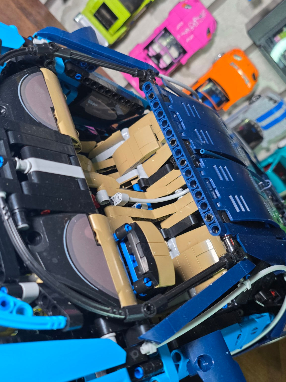 BrickVivid Bugatti Chiron 1:8 tan interior and seats detail