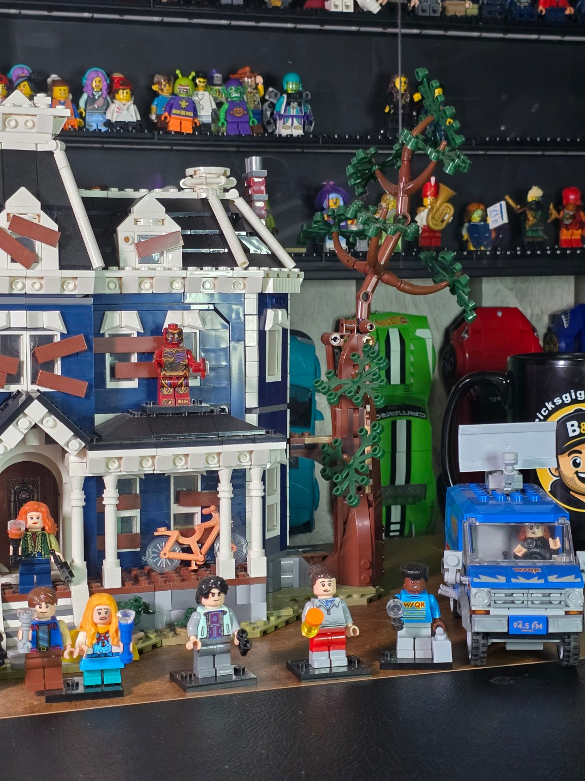 Close-up of the WSQK van, figures and Creel House exterior